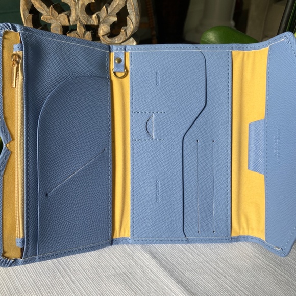 Sweet New periwinkle blue wallet - Picture 4 of 5